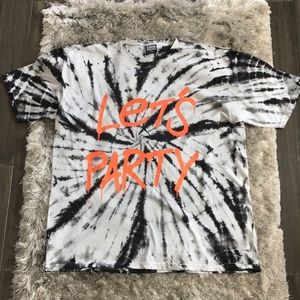 Men’s Size XL Tie-dye black, white and orange